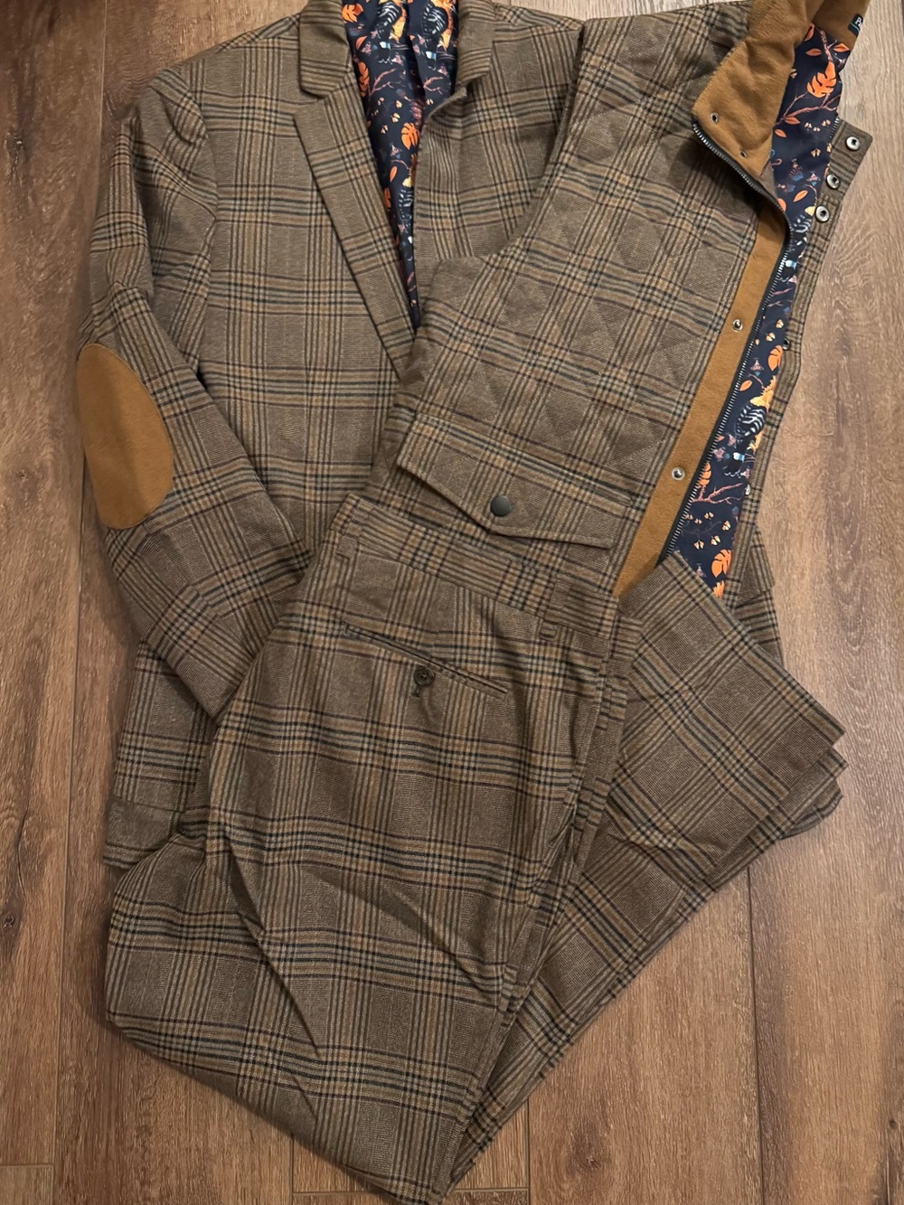 NWOT Paisley & Gray Slim Fit Men’s 3 piece suit